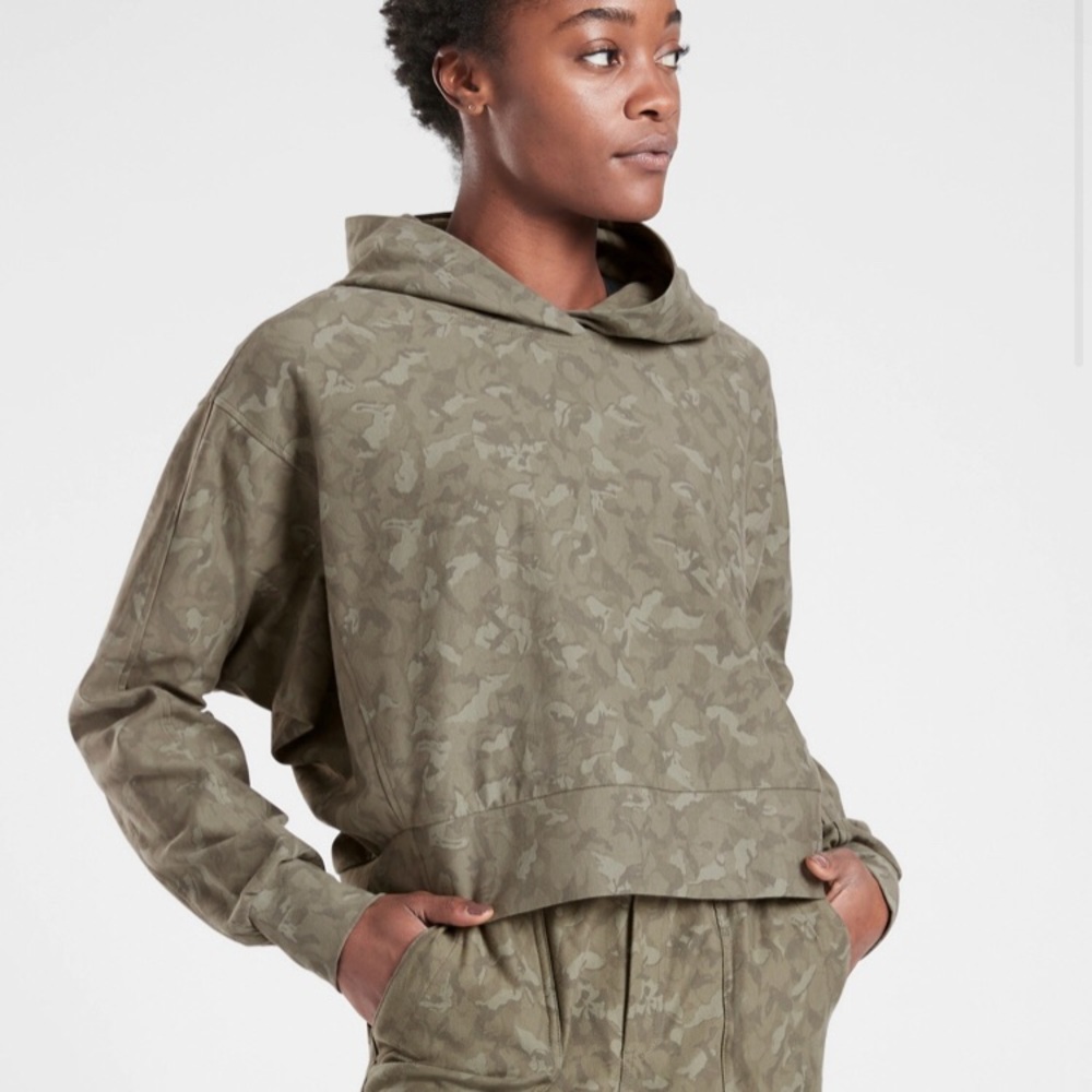 Camo printed sweatshirt || Athleta